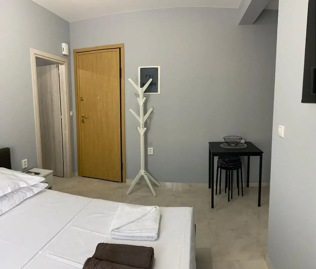Umbrella Apartment Peraía 0*,